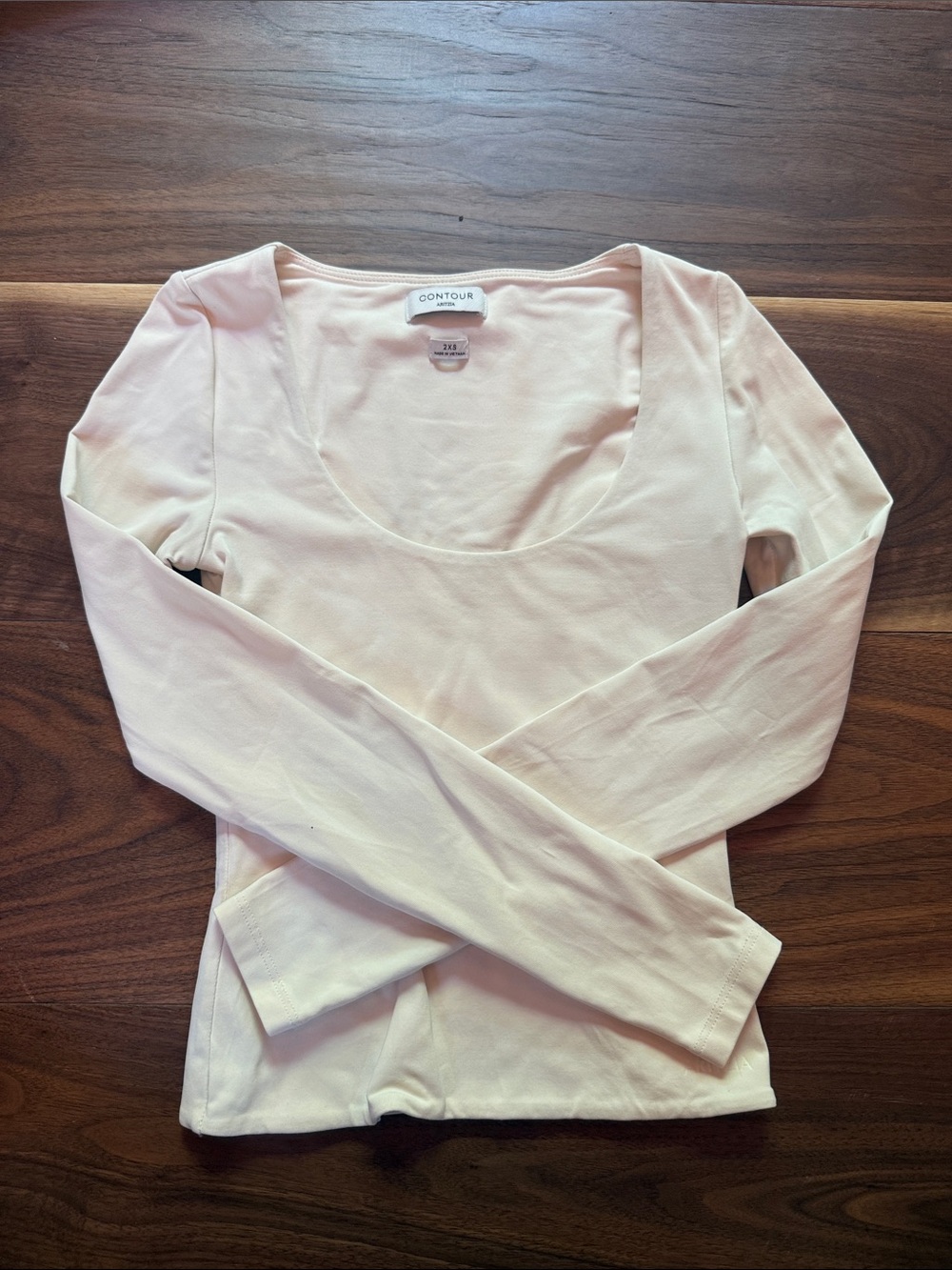 Aritzia Contour Long-Sleeve Scoop Neck Top in Pale Pink